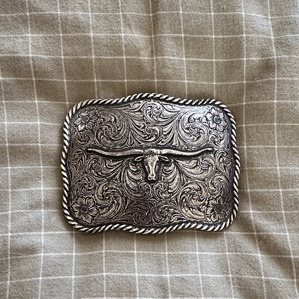 Ornate Silver Belt Buckle with Floral Design
